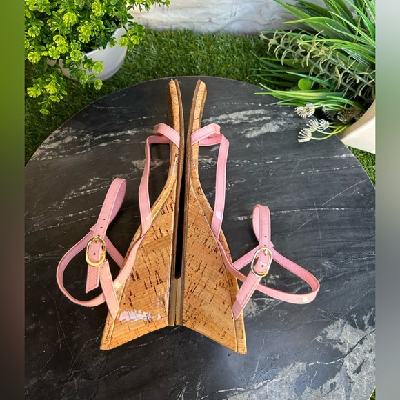 Stuart Weitzman Oasis 50 Wedge Color: Blossom
Sandal (Women)size 8 gently worn - Picture 7 of 16